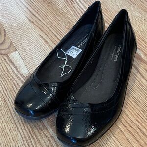 Comfort Plus by Predictions NWT  Shiny Black Loafers womens size 9